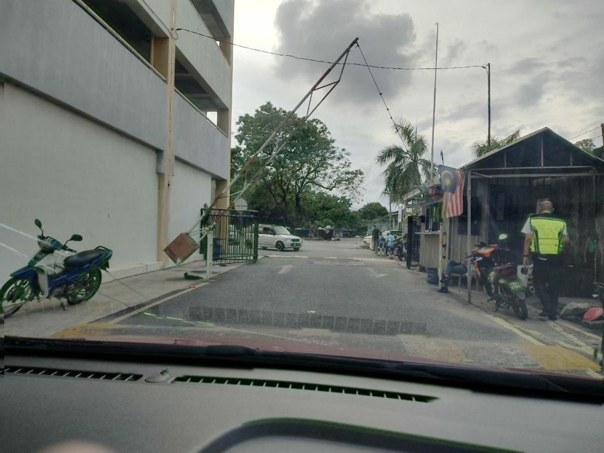 Homestay Kuala Terengganu Near Batu Burok, Hospital Hsnz, Ktcc Mall, Drawbridge C Екстериор снимка